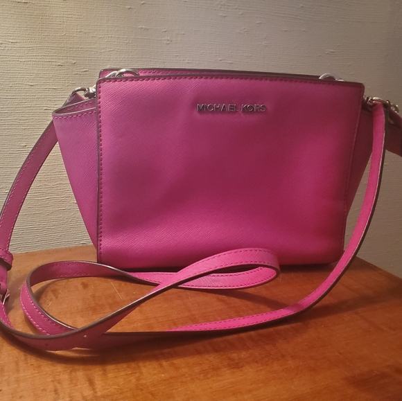 💖 Fuschia MK Crossbody 💖 - Picture 1 of 8